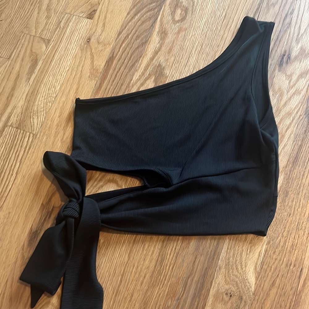 One shoulder crop top
